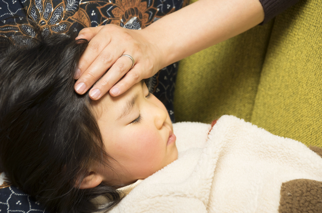 看病される子ども,熱性けいれん,子ども,症状