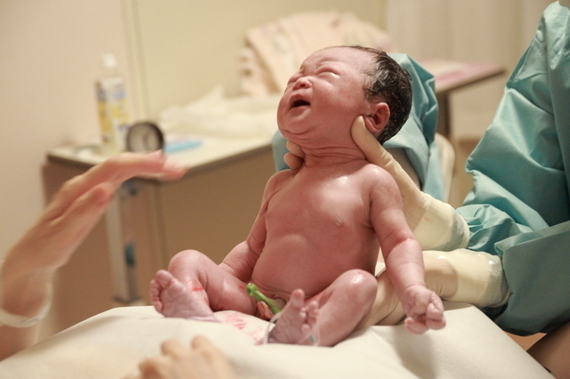 生まれた直後の新生児,妊娠中,タバコ,影響