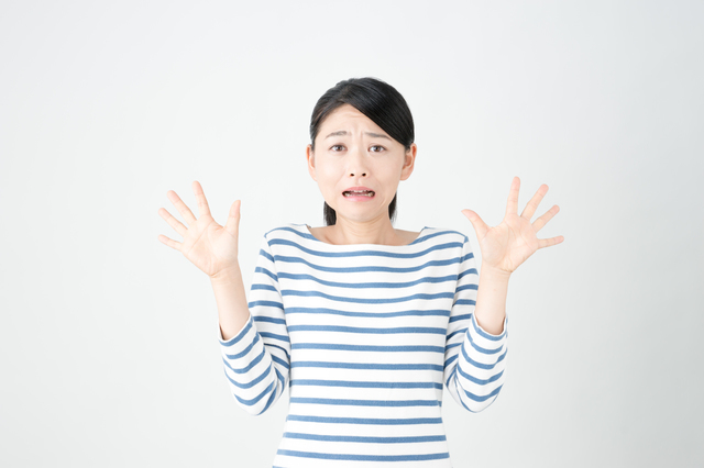 驚く女性,出産,痔,