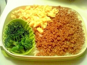 楽にお弁当作り!レンジで簡単そぼろの3色丼♪,お弁当,丼,