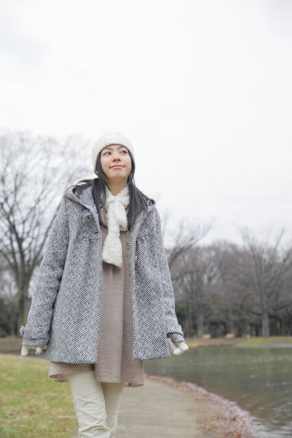 コートを着た女性,戌の日,服装,