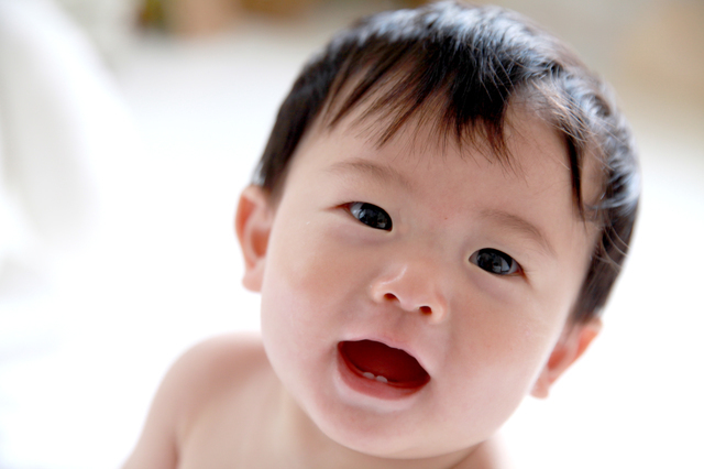 歯が生え始めた赤ちゃん,赤ちゃん,歯ブラシ,