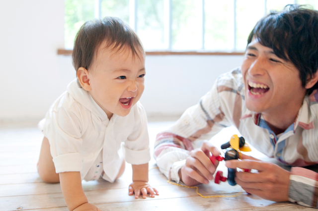 パパと遊ぶ赤ちゃん,生後,7ヶ月,赤ちゃん
