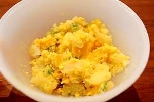 赤ちゃんが喜ぶスクランブルポテト 離乳食中期,離乳食,卵,