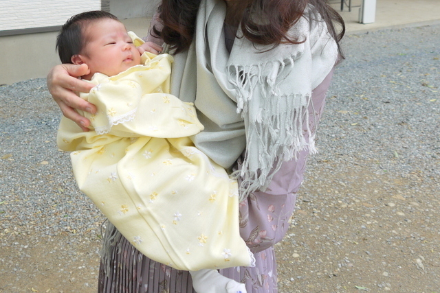 お宮参りに行く赤ちゃん,おでかけ,月齢別,赤ちゃん