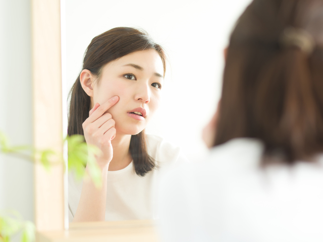 肌トラブルに悩む女性,妊娠,ニキビ,
