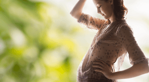 悩んでいる女性,妊娠後期,胸焼け,食事