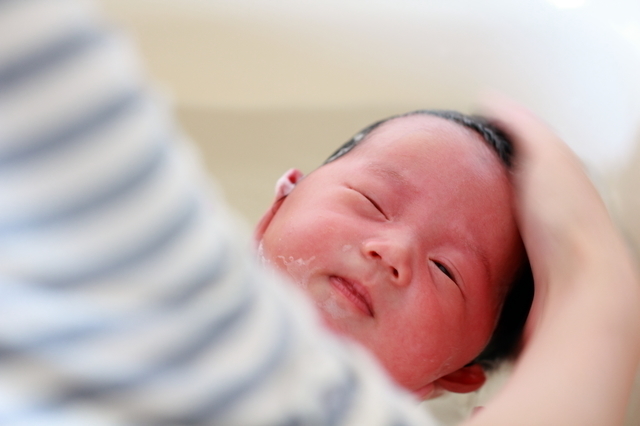 頭を洗う赤ちゃん,赤ちゃん,沐浴,やり方