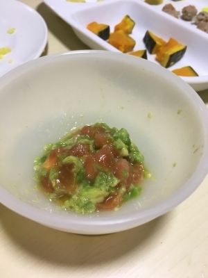 離乳食 アボカドとトマトのサラダ,離乳食,アボカド,