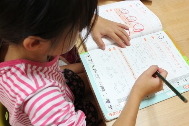 勉強する子ども,かけ算,ポスター,九九