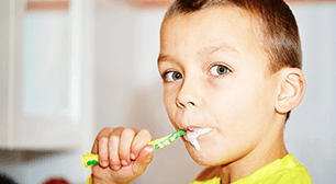 歯磨きする男の子,子供,歯並び,