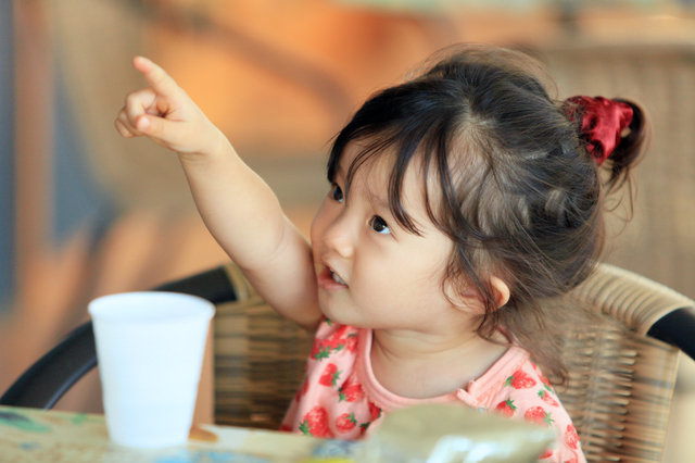 女の子の食事の様子,マリンピア神戸,子連れ,アウトレット