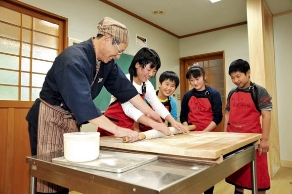 そば打ち体験,御胎内温泉,子ども,健康センター