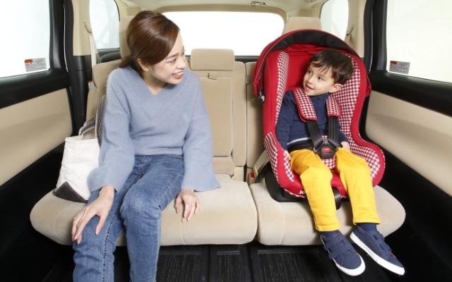 親子で車に乗っている,シート,