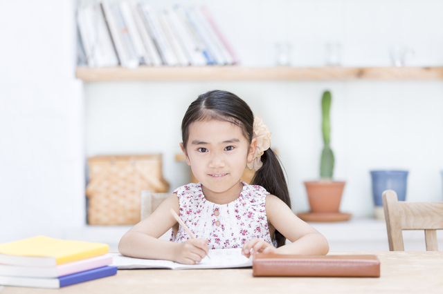 勉強をする女の子,自由研究,簡単,