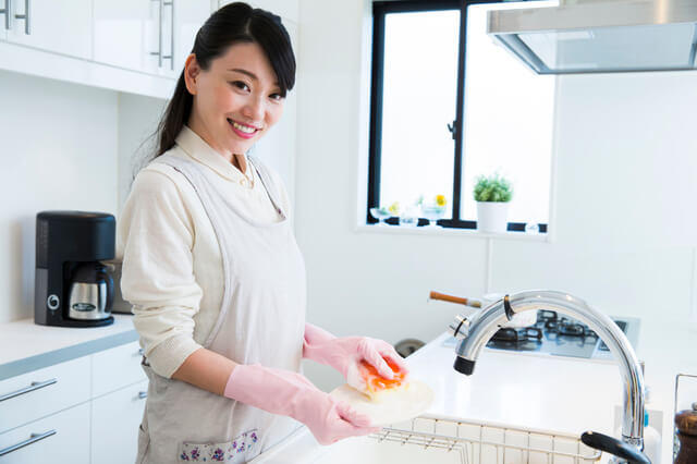皿洗う女性,哺乳瓶,消毒,おすすめ