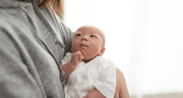 新生児を抱っこするママ,新生児,外出,