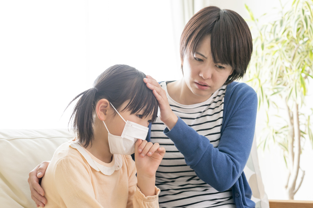 医師監修 子どもの肺炎 咳 発熱などの症状 原因や治療法は 入院は Cozre コズレ 子育てマガジン
