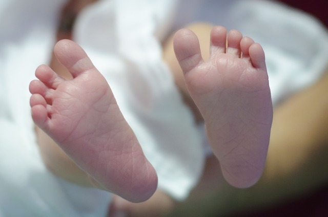 赤ちゃんの足,妊娠後期,腹痛,原因