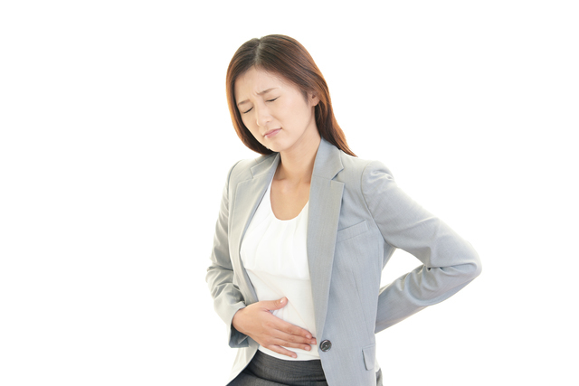 腹痛を感じる女性,妊娠,兆候,