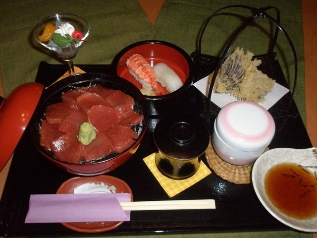 奴寿司のづけまぐろ丼とにぎり寿司セット,熊谷,個室,ランチ