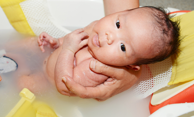 お風呂に入る赤ちゃん,赤ちゃん,お風呂,時間