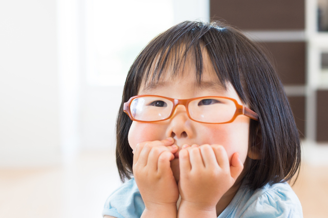 女の子めがね,視力,低下,
