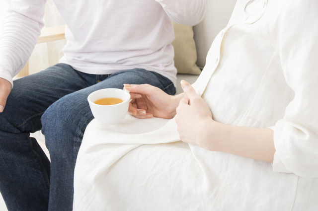 リラックスする妊婦,妊娠,16週,胎児