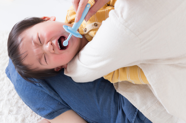 仕上げみがきを嫌がる赤ちゃん,赤ちゃん,歯みがき,
