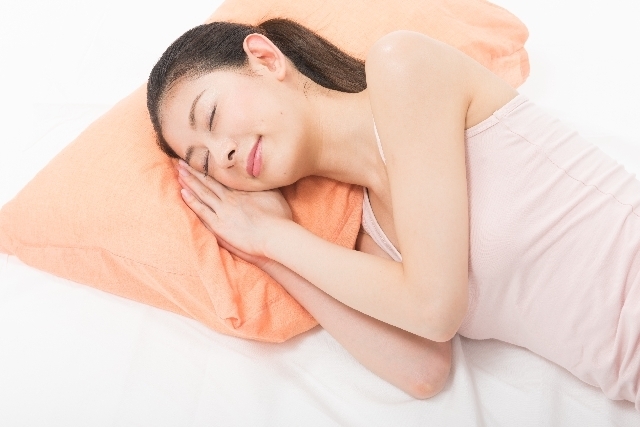 寝ている女性,妊娠5週,症状,