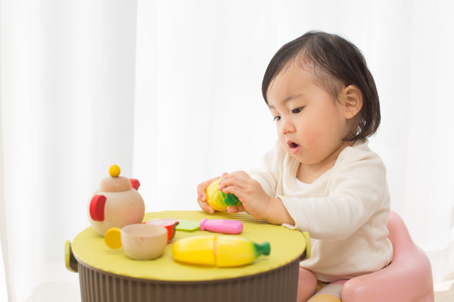 ままごとをする子ども,子ども,知育,おもちゃ