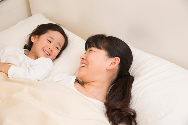 寝室の親子,幼稚園入園前,過ごし方,生活リズム