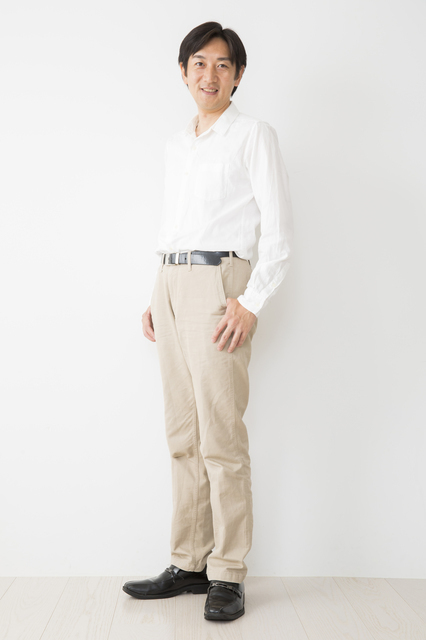 カジュアルな服装の男性,戌の日,服装,
