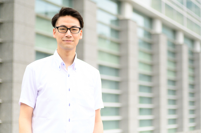 シャツ姿の男性,戌の日,服装,