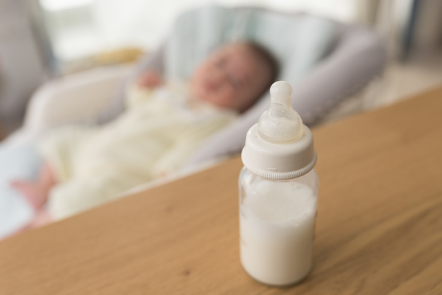 眠い 寒い 真夜中のミルク革命 夜泣き赤ちゃんをお世話できる方法とは Cozre コズレ 子育てマガジン