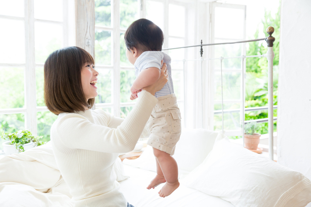 赤ちゃんをあやすママ,生後,10ヶ月,赤ちゃん