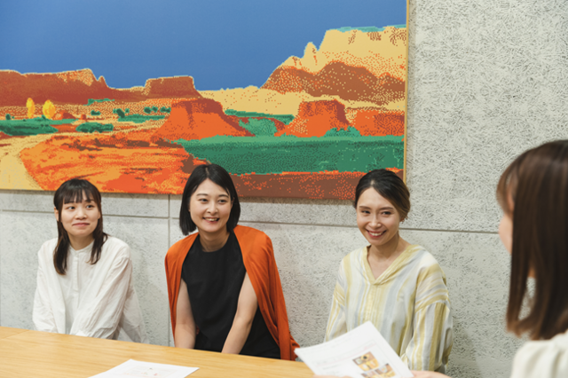 4人で会話する,離乳食,フォローアップミルク,