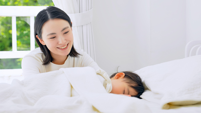 寝る子ども,夜用おむつ,