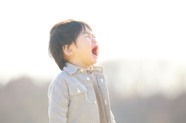 泣く子ども,2歳,