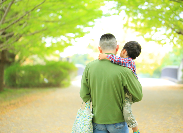 父親に甘える男の子,ストレス,対処法,