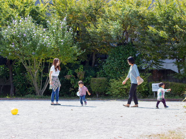 公園で遊ぶママと子ども達,保育園,幼稚園,トラブル