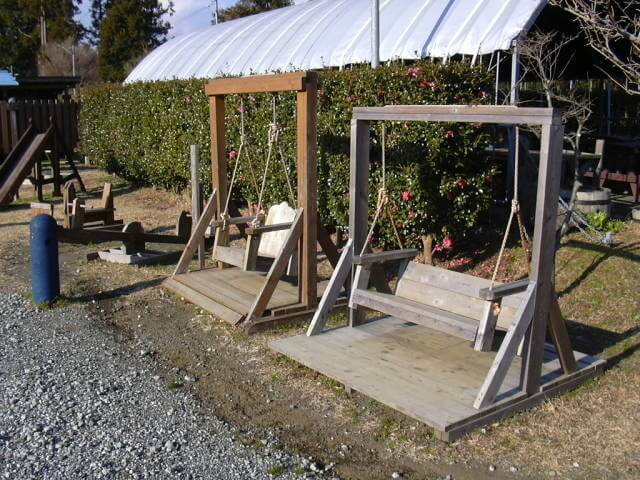 木製の遊具,御殿場,キャンプ場,コテージ
