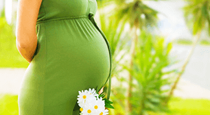 妊婦と花,妊娠,胸,大きさ