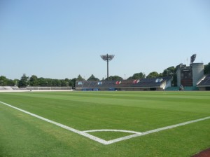 平塚スタジアムで湘南ベルマーレのプロサッカーを観戦