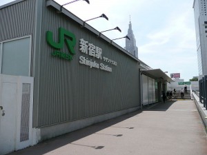 800px-Shinjuku_station_Southern-terrace_entrance