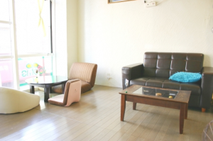 下北沢の子連れカフェRooms内観