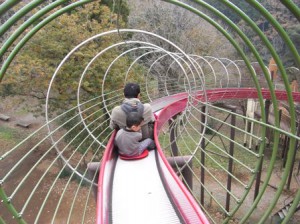 千葉市昭和の森公園のローラー滑り台