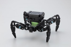 子どもが喜ぶ秋葉原ツクモロボット王国の蜘蛛形ロボット