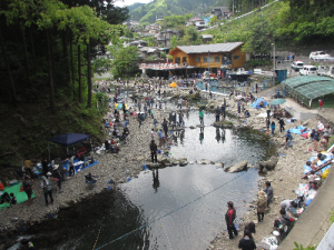 秋川国際ます釣り場
