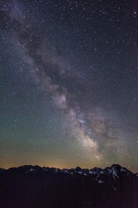 夜空に浮かぶ満点の星空の画像